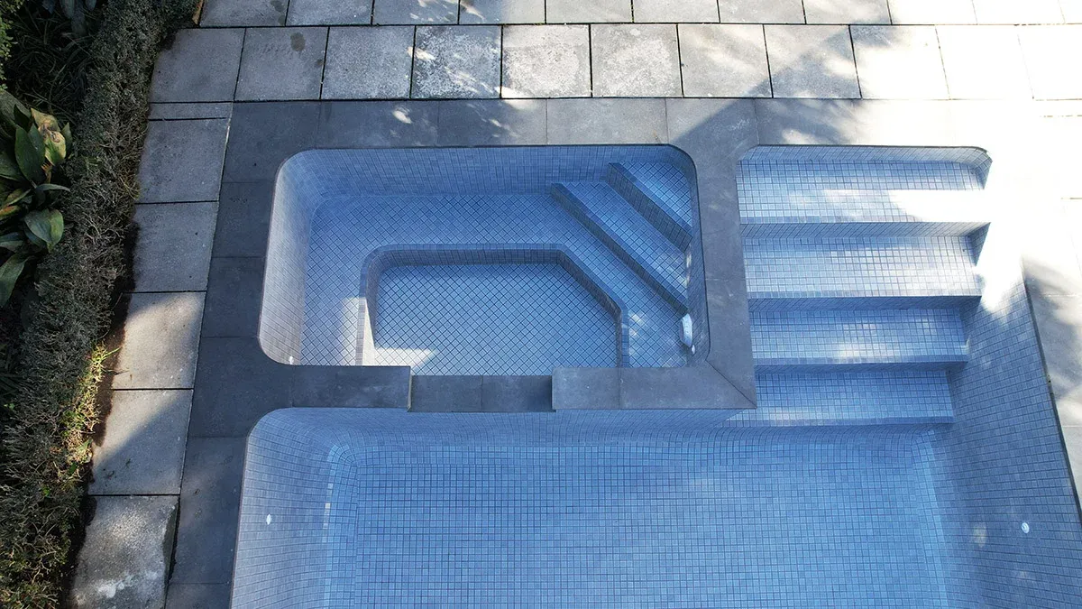 Premium fully tiled pool and spa renovation in Toorak, Melbourne